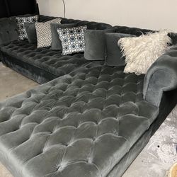 Right L Shaped Sectional With chaise lounge