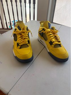 Jordan 4 Lightnings used size 11.5