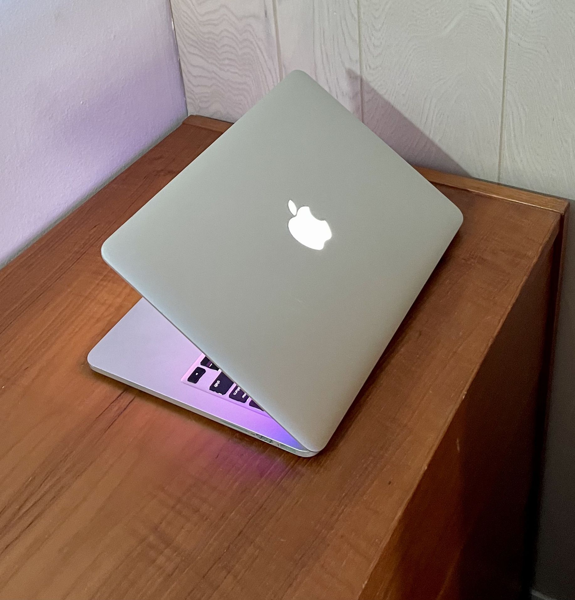 Apple MacBook Pro 13” Retina I7/16GB/256GB SSD $295