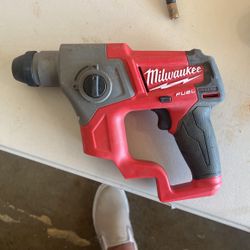 Milwaukee 5/8 Rotary Hammer