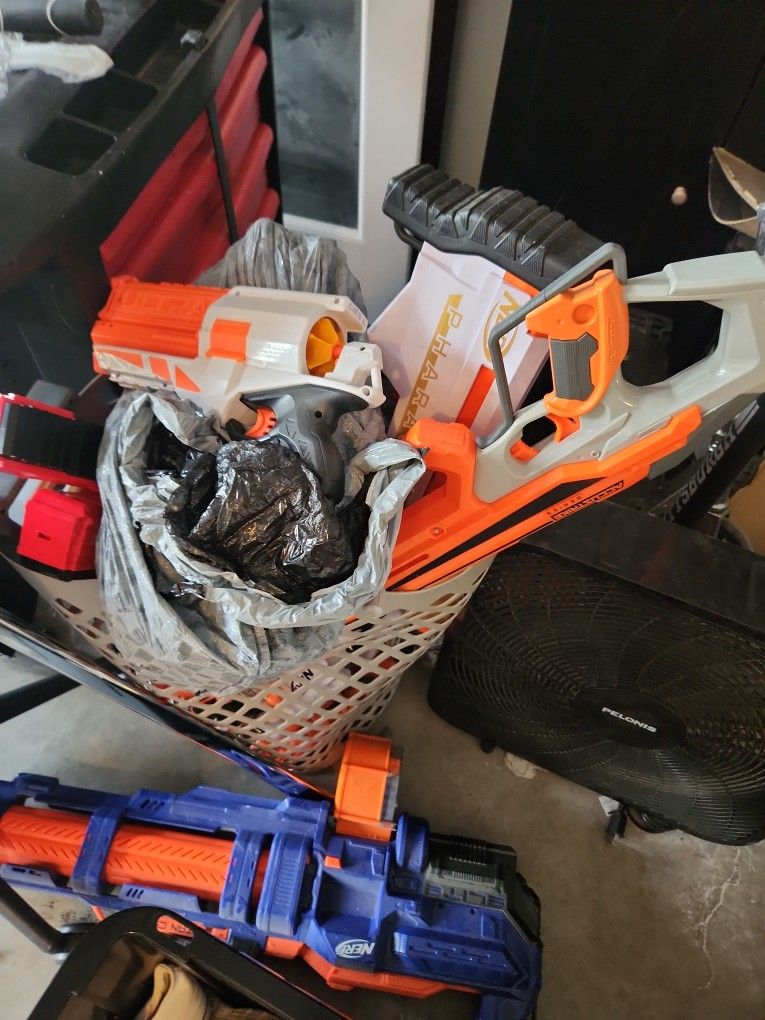  Nerf Guns