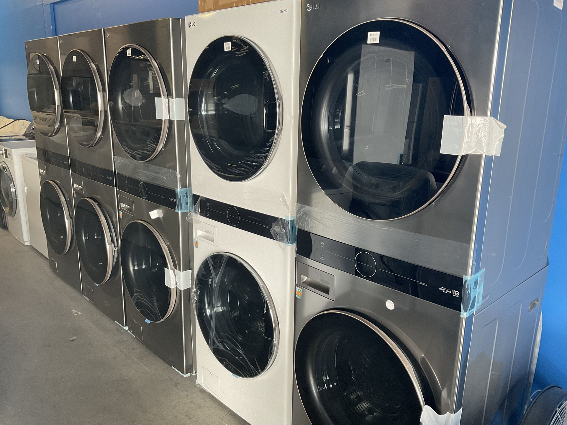 New Lg scratch And Dent Washer And Dryer Tower