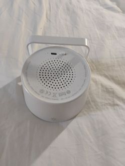 White Portable Bluetooth Speaker with Handle