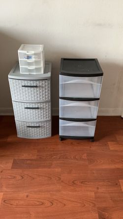 Moving sale 3 plastic drawers 1 with wheels black