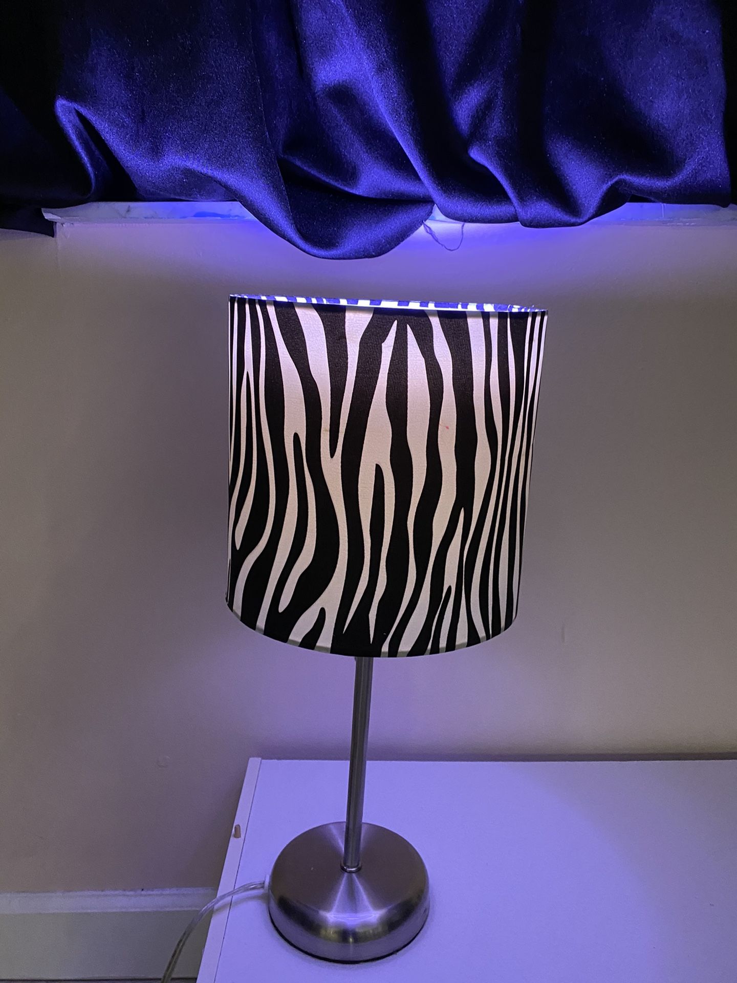 Zebra lamp with LED light bulb