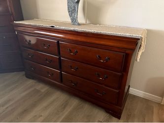 6 Drawer Dresser $150