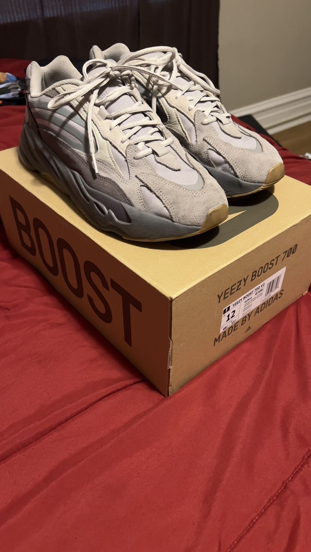 Yeezy 700 V2