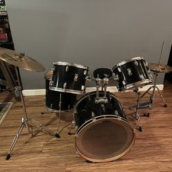 5-Piece Yamaha RYDEEN Drum Set 