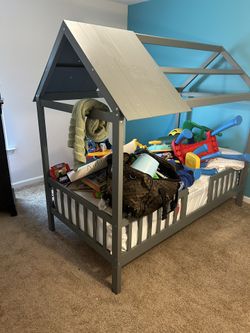 Twin Size House Bed , Bed Is Included