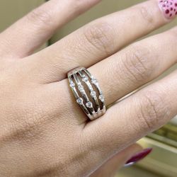 10K White Gold Diamond Ring 