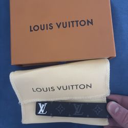 leather bracelet comes with full packaging and certification 