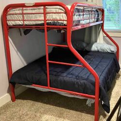 ••••Twin/Full Bunk Bed ••••