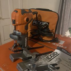 RIDGID 5.5 Amp Compact Fixed-Base Corded Router