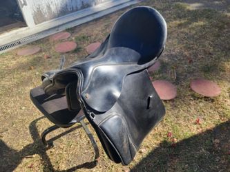 17 Dressage Saddle