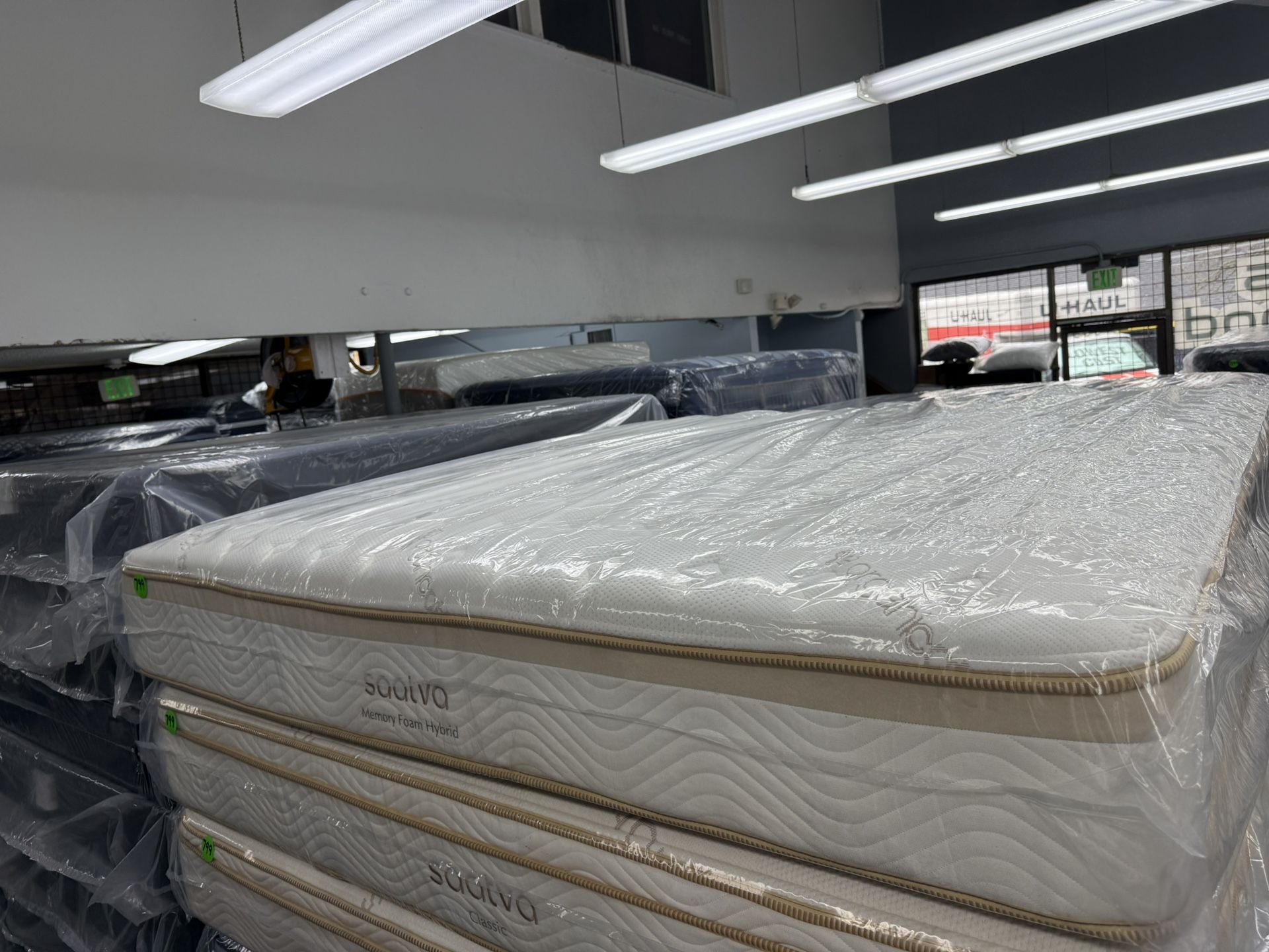KING SIZE SAATVA MEMORY FOAM HYBRID MATTRESS & BOX SPRINGS BED SET