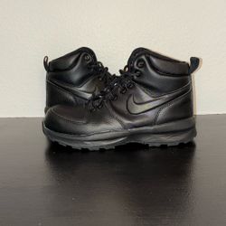 *USED NO BOX* Nike Manoa Leather Boots Size 4Y