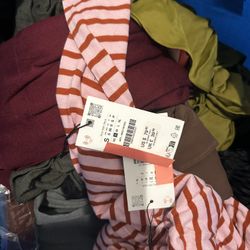 Brand new ZARA bulk clothing lot – 52 pieces, all NEW WITH TAGS.