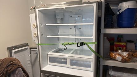 French Door Refrigerator - Needs Repair / For Techs OBO