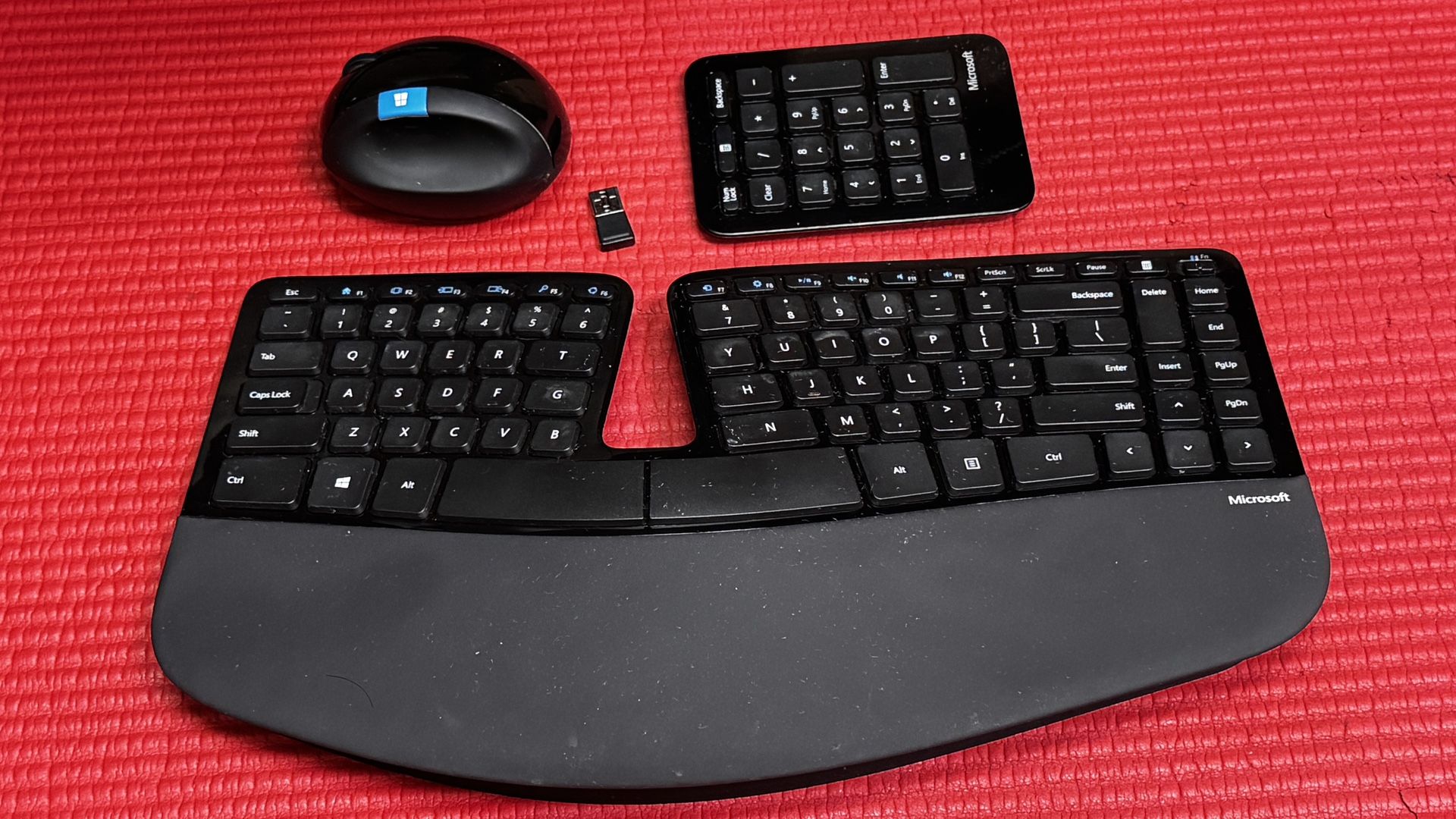 Microsoft Sculpt Ergonomic Wireless Keyboard & Mouse Numeric keypad