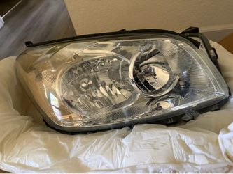 Toyota rav 4 passenger headlight