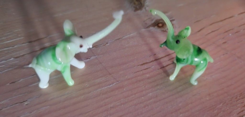 Vintage Elephant Glass Figurine 