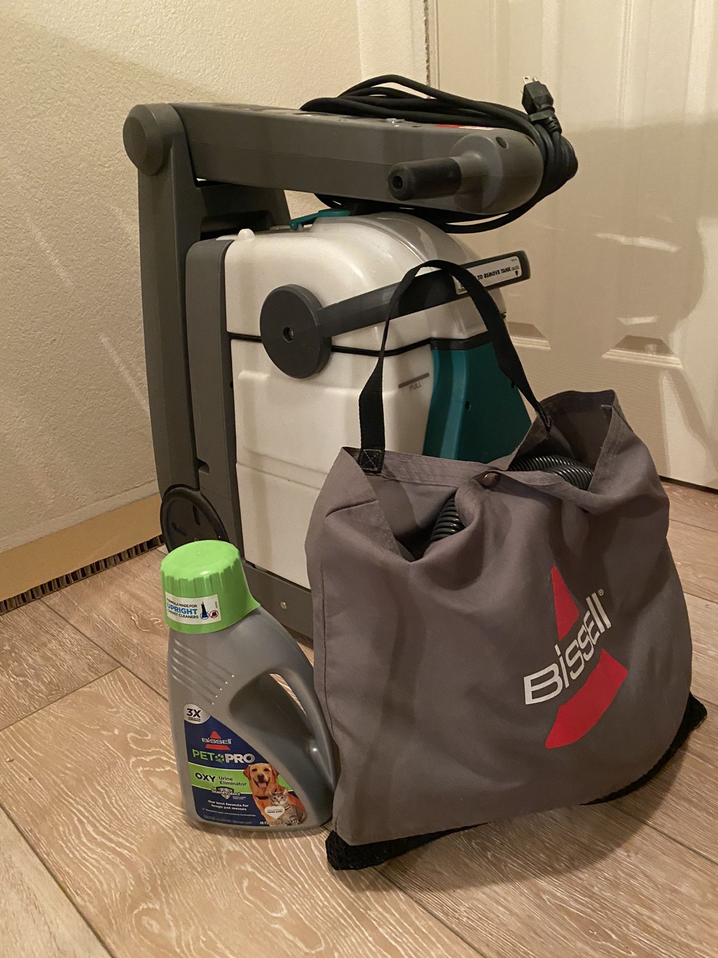 Bissell - Big green Carpet Cleaning Machine 