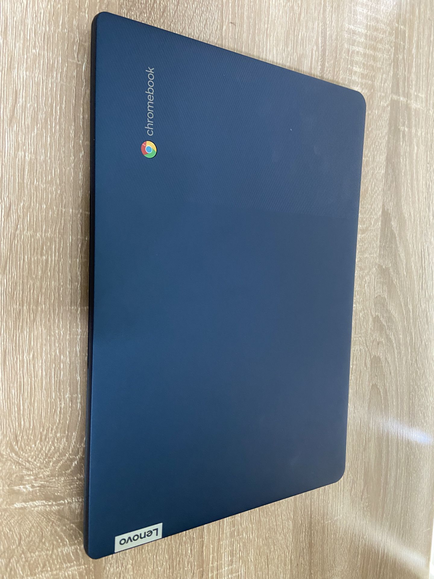 Lenovo Slim 3 Chromebook 