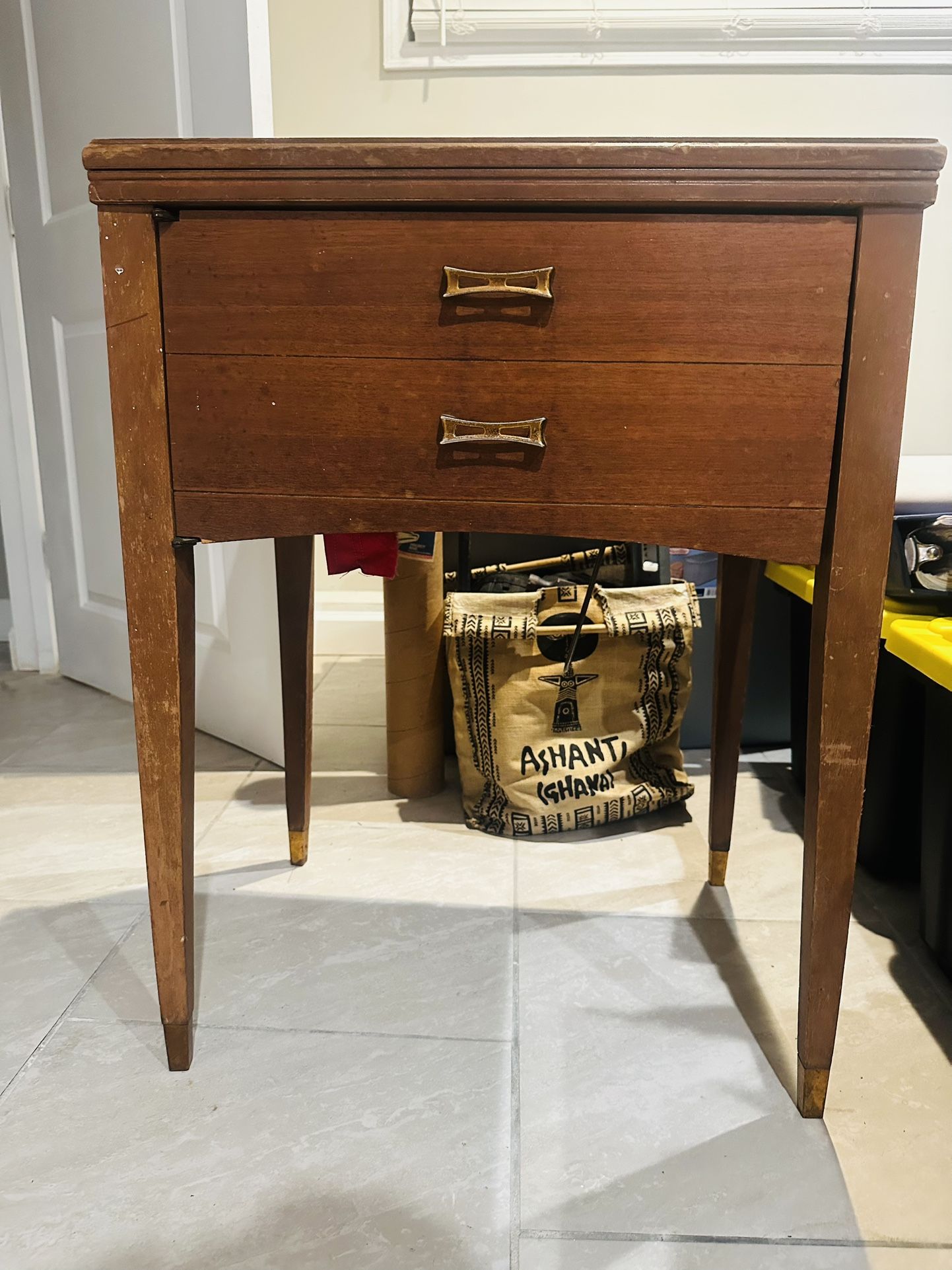 🧵 Vintage Kenmore Sewing Machine with Wood Cabinet Table – Works Great!