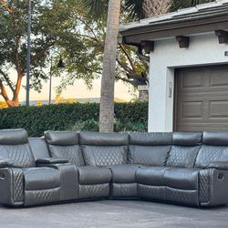 Sectional Couch/Sofa - Manual Recliner - Delivery Available 🚛