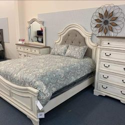 REALYN CHIPPED WHITE PANEL BEDROOM SET