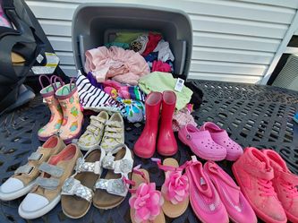 Girls play clothes (80 items) Size 18 months to size 7