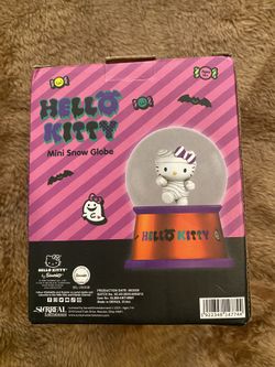 Hello Kitty Snow Globe 