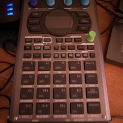 Roland  SP404 Mk-II Sampler/ Effector 16 Pad