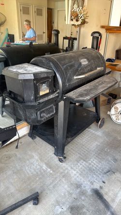 Pit boss smoker
