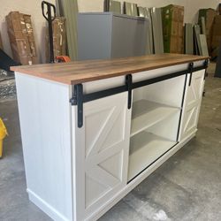 🔥 Special offer🔥 58” White TV Stand with Sliding Barn Doors – $150🔥 Perfect for TVs up to 65” – Stylish & Functional Living Room Hub!  Features: • 