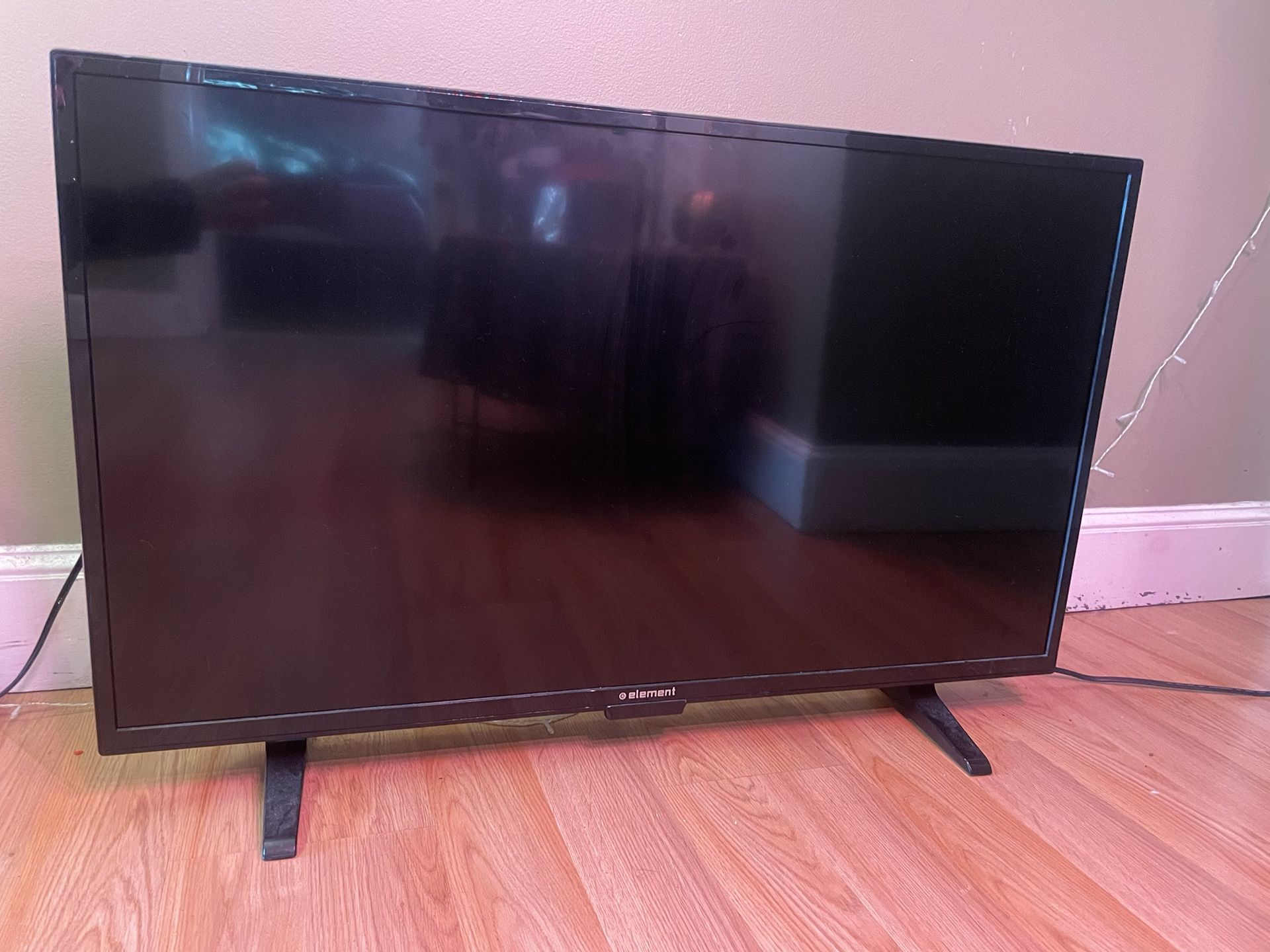 40” Element TV
