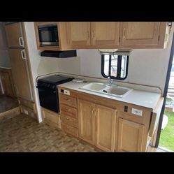 2000 New Horizon Camping Trailer