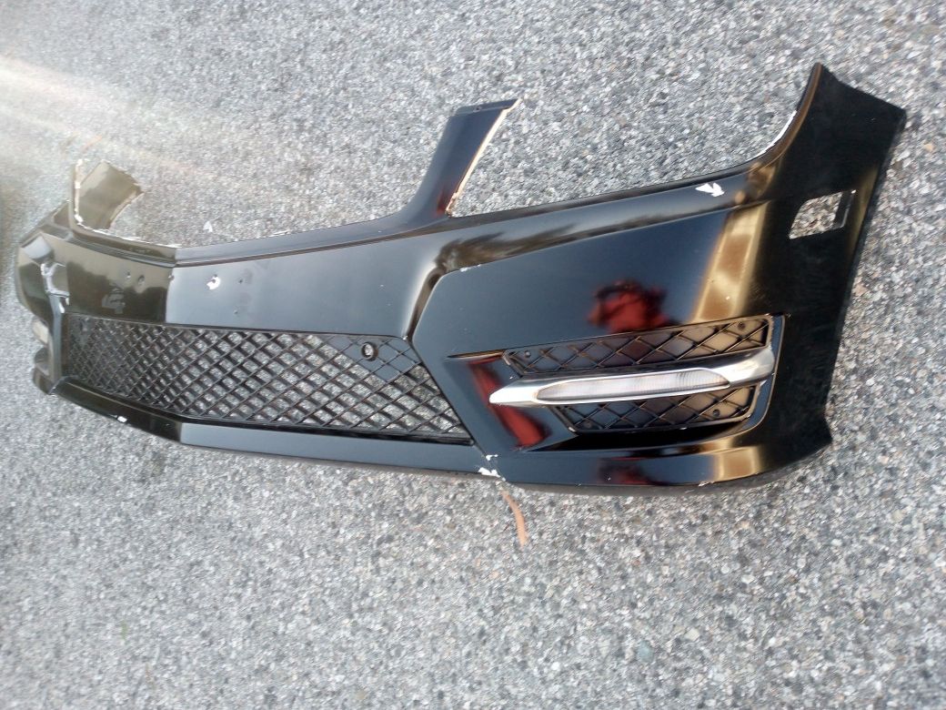 2011-2014 Mercedes C250/300 Front Bumper With Fog Lights And Fog Lights Mesh Oem.