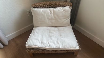 Seagrass meditation chair