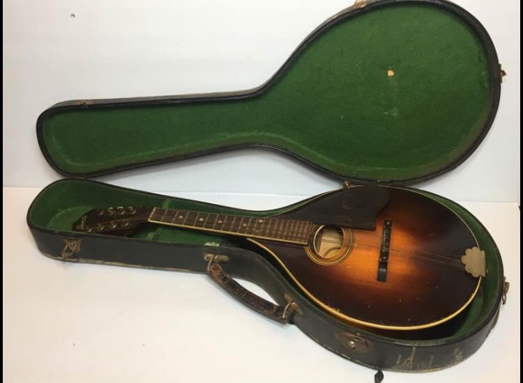 Vintage A.B. Herman Carlson Levin Garanti Mandolin with original case serial number #89161 Only one string needs to be restrung I’m very good condit