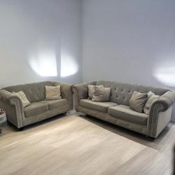 Nice Couch and Loveseat Set In Great Condition- DELIVERY AVAILABLE 