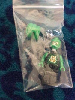 (NEW) Lego Ninjago: Airjitzu Lloyd(blank black legs)
