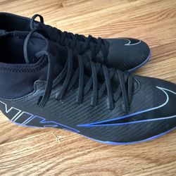 Nike kids, soccer cleats size 6Y