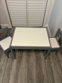 Kids table and chairs
