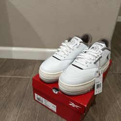 <NIB> Reebok Women’s Club C Extra Sneaker – Size 8 