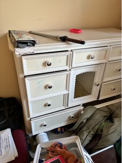 Free wardrobe to pick up