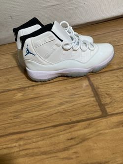 Jordan 11 Retro  White Size 8.5