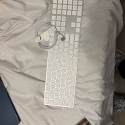 Apple Wireless Charging Keyboard 