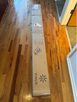 Brand New Zinus Queen Box Spring/Mattress Foundation
