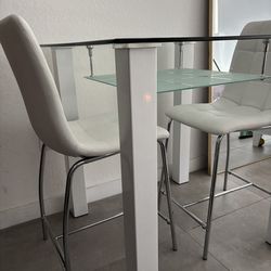 Glass Dinner table + chairs